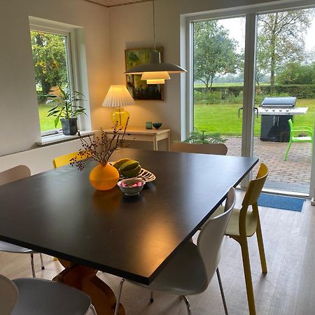 Skont Hus Pa Landet Taet Pa Billund Villa Give Dış mekan fotoğraf