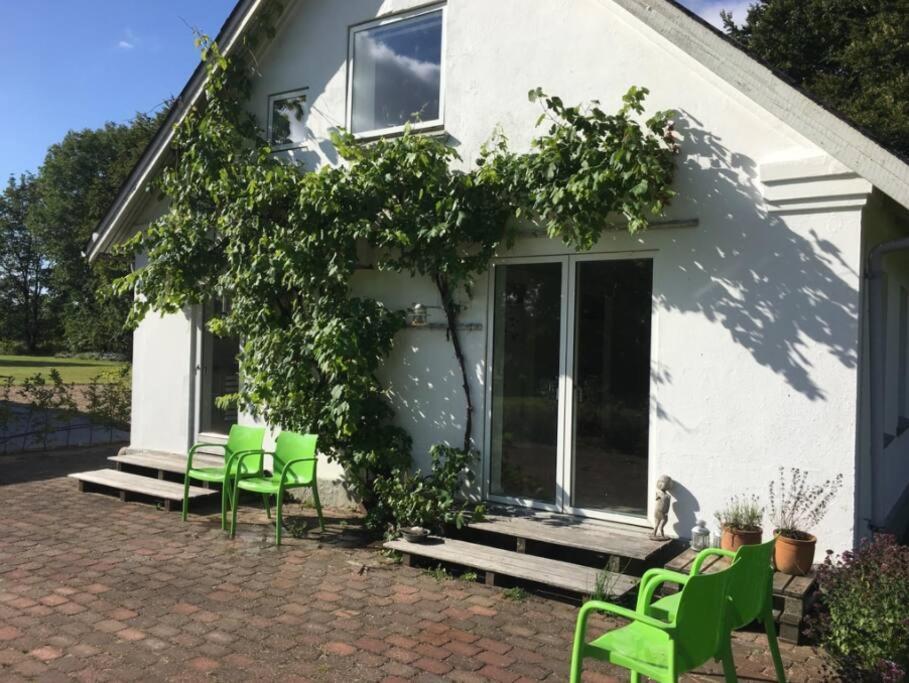 Skont Hus Pa Landet Taet Pa Billund Villa Give Dış mekan fotoğraf